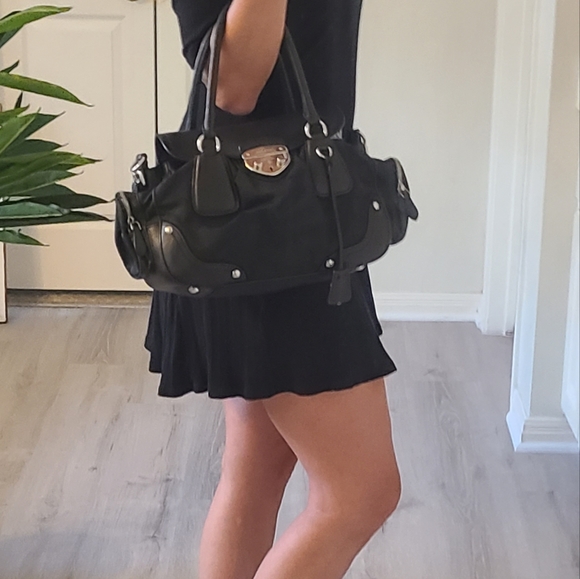 Gorgeous Authentic Prada Push Lock Side Pocket Black Tote, Great Condition - Picture 2 of 16